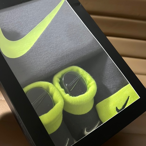 Nike Newborn 3-Piece Set - Picture 4 of 4